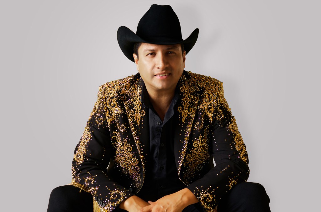 Julión Álvarez cancela show em Texas após revogação de visto de trabalho nos EUA