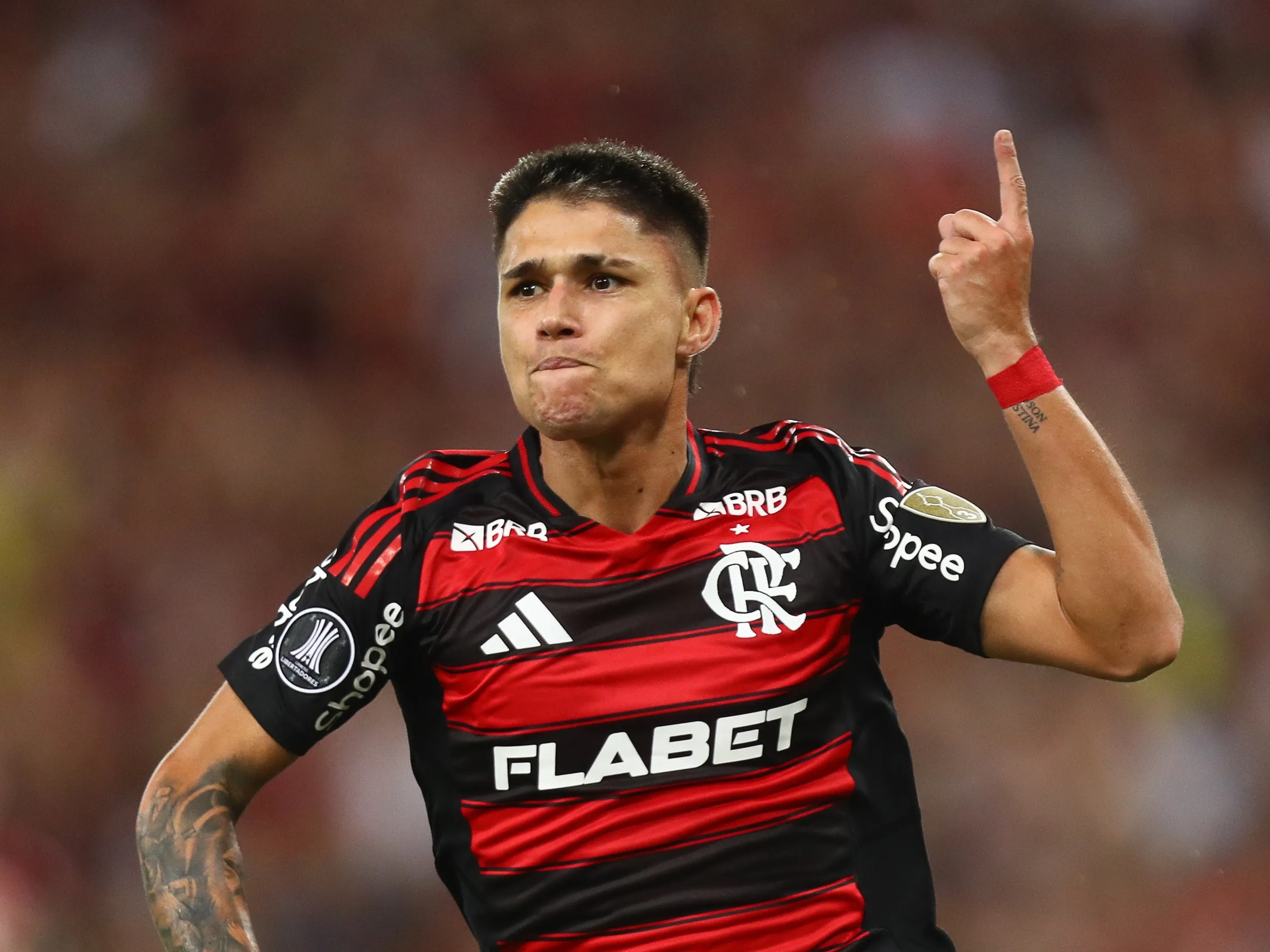 Luiz Araújo brilha com gol e assistência na vitória do Flamengo sobre a LDU