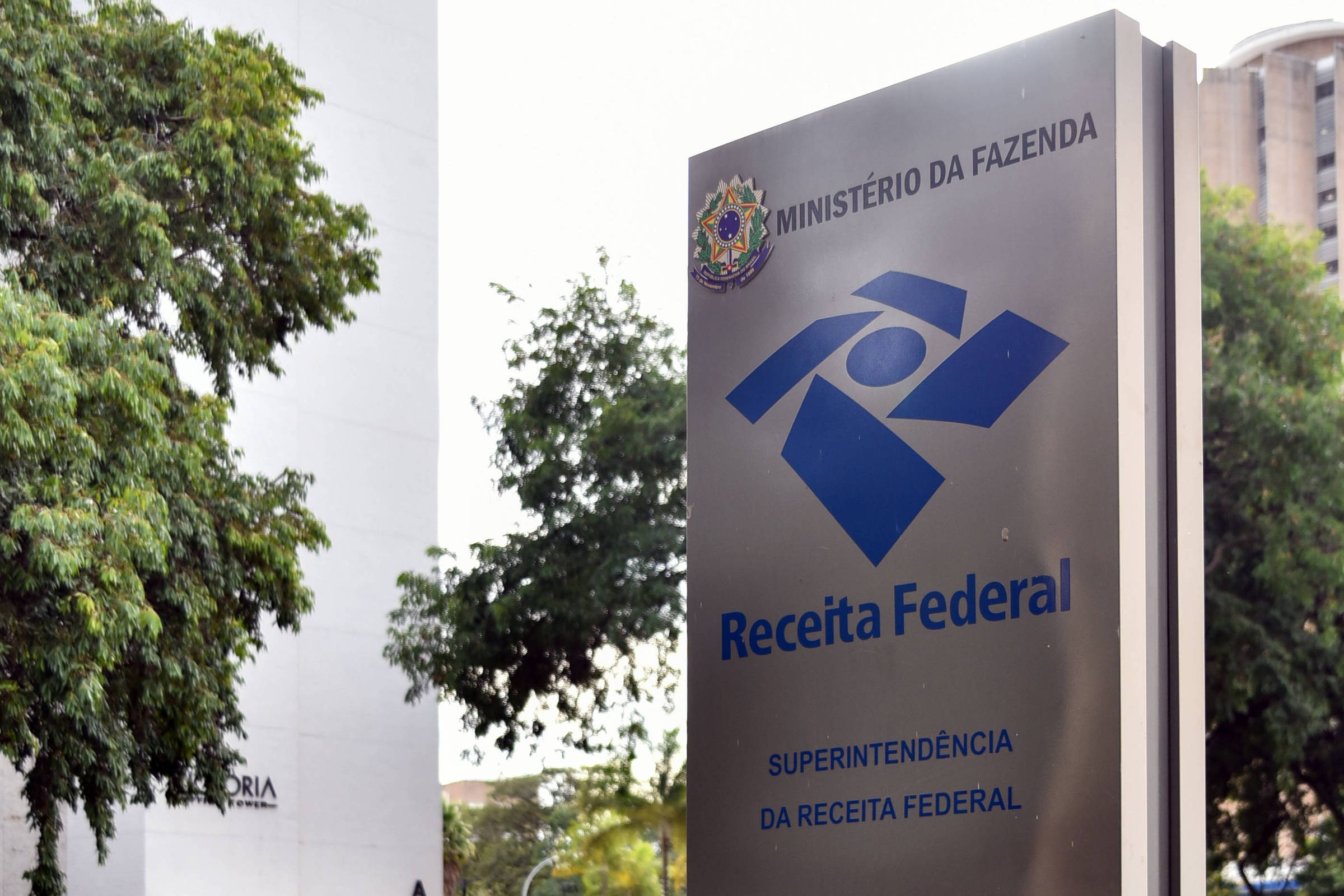 Brasileiros recebem quase R$ 1 tri em lucros, com 160 mil concentrando metade
