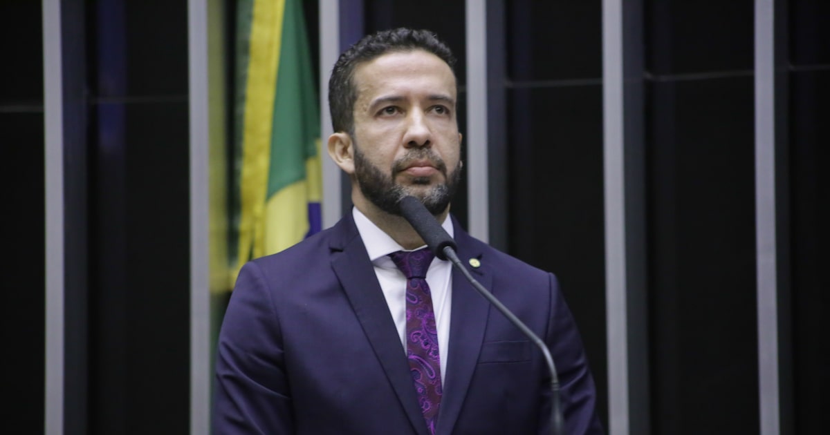 Câmara vive tumulto com gritos de 'rachadinha' após anúncio de tarifas de Trump