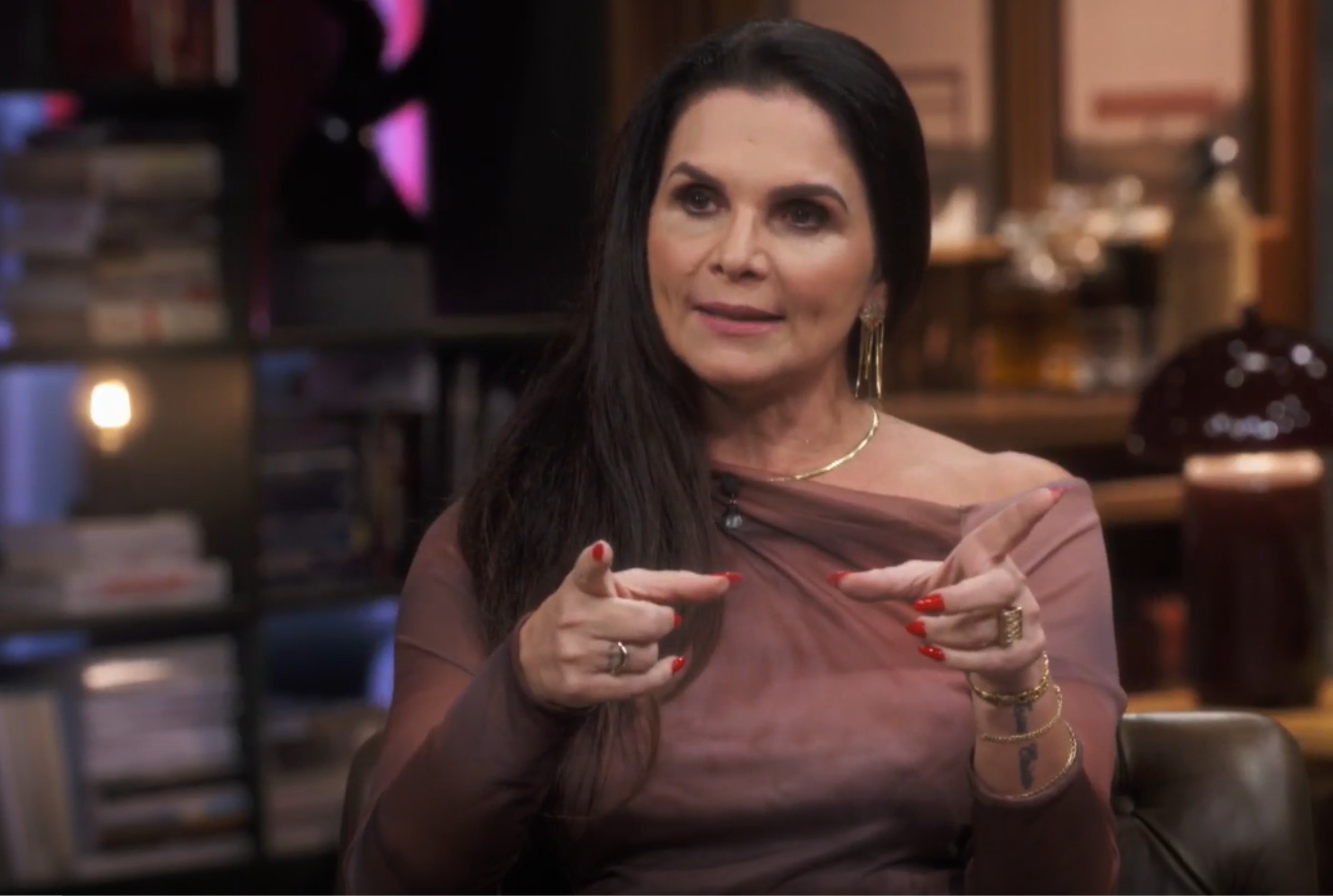 Ambiel revela sua trajetória como criadora de conteúdo adulto e sua descoberta pessoal