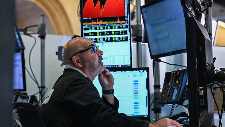 Reduzimos 3 ações e adquirimos 2 novas em nossa estratégia de investimentos