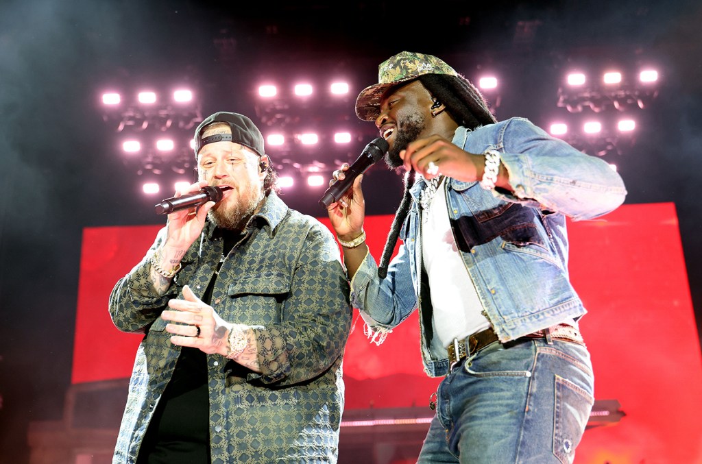 A cerimônia de premiação de 2025 da Academia de Música Country (ACM) começará com um medley de Canções do Ano de seis décadas. O evento também contará com três apresentações colaborativas. (Foto: Reprodução)