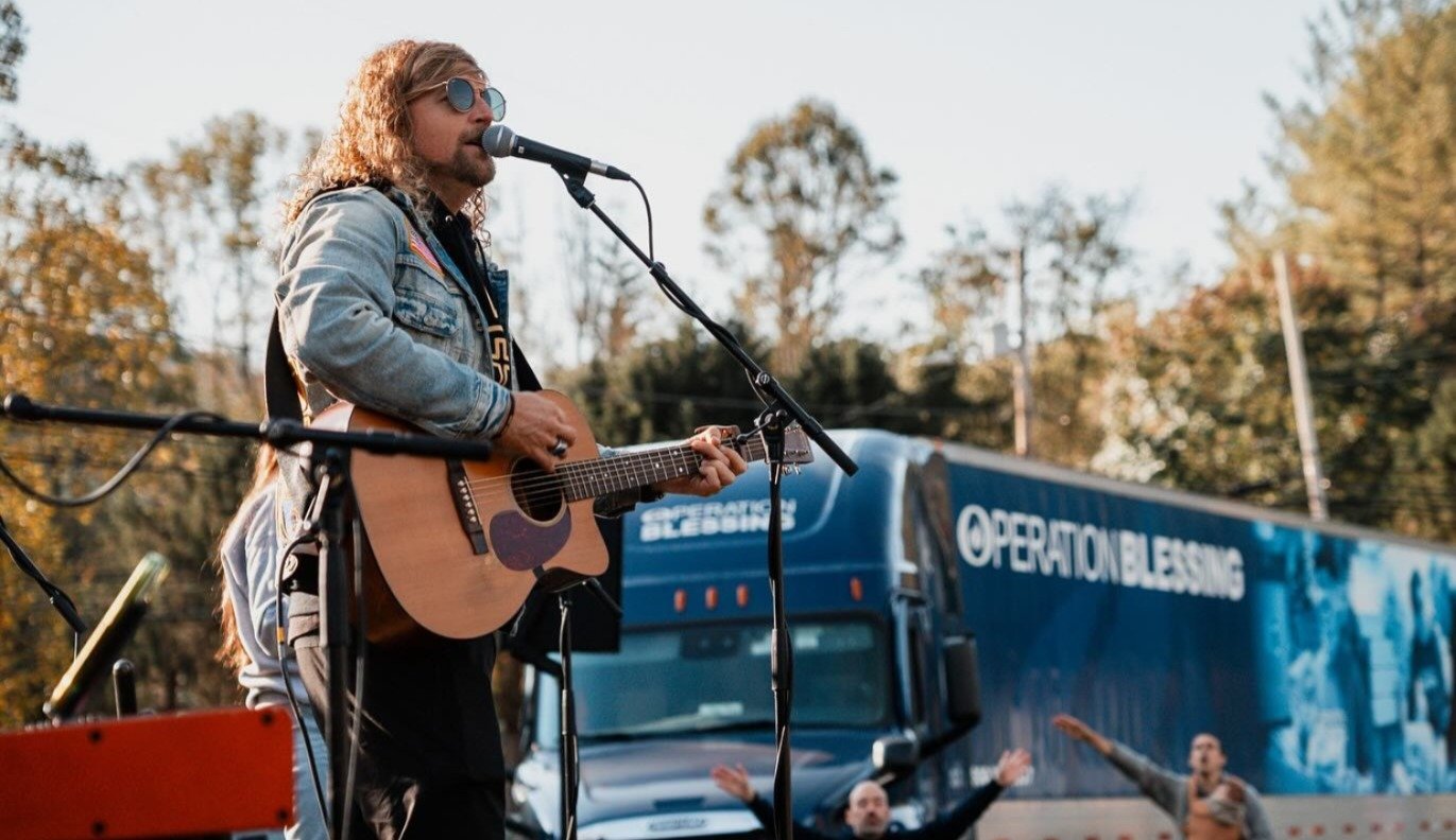 Governo proíbe eventos de adoração de Sean Feucht no Canadá por discurso de ódio