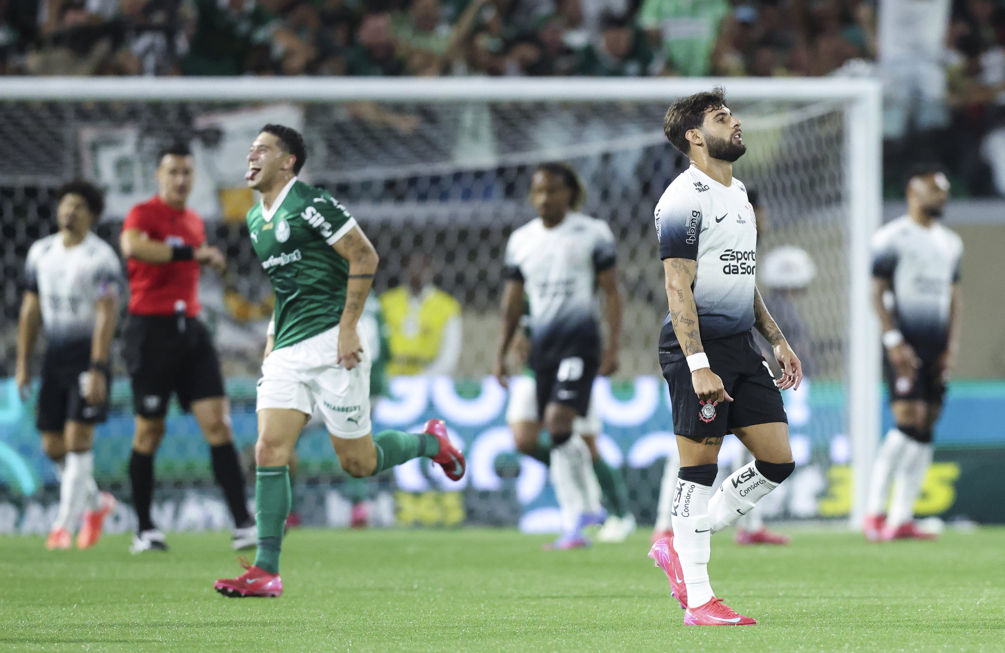 Corinthians e Palmeiras disputam prêmio milionário na final do campeonato hoje