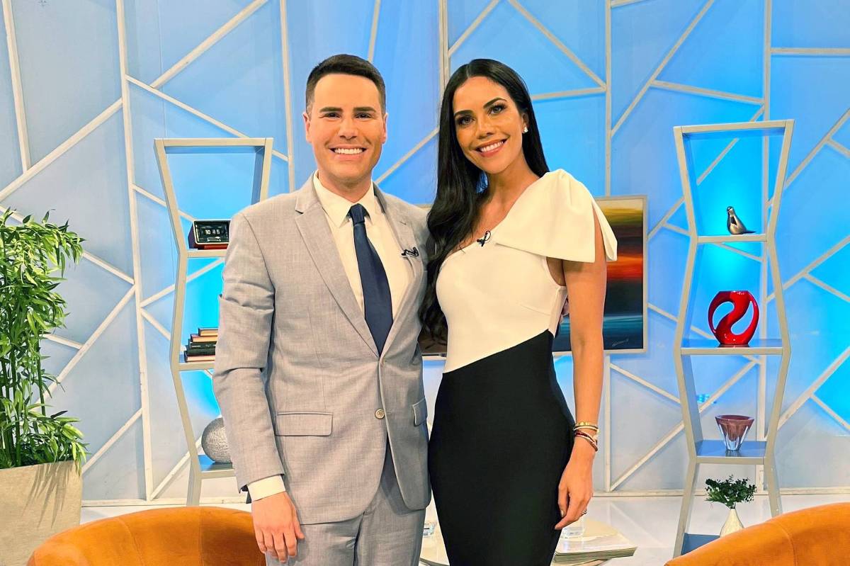 Luiz Bacci participa do Sensacional com Daniela Albuquerque na RedeTV! (Foto: Divulgação/RedeTV!)