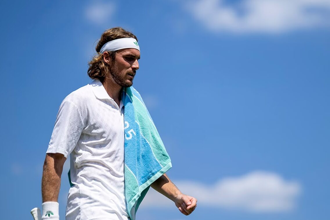 Tsitsipas critica dificuldade em lidar com ditadores que o atacam publicamente