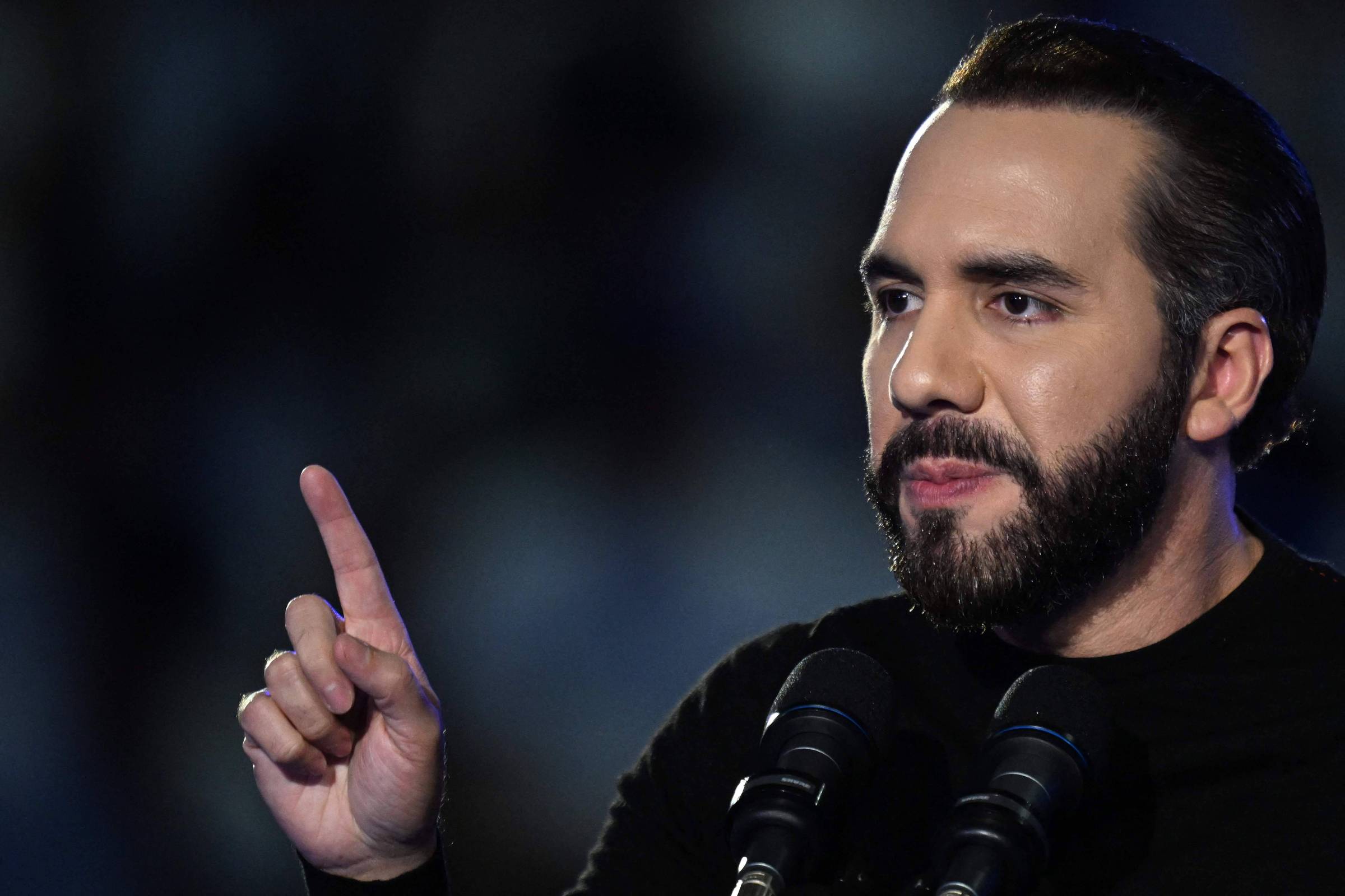 Bukele justifica prisão de 1,5% da população de El Salvador em meio a críticas