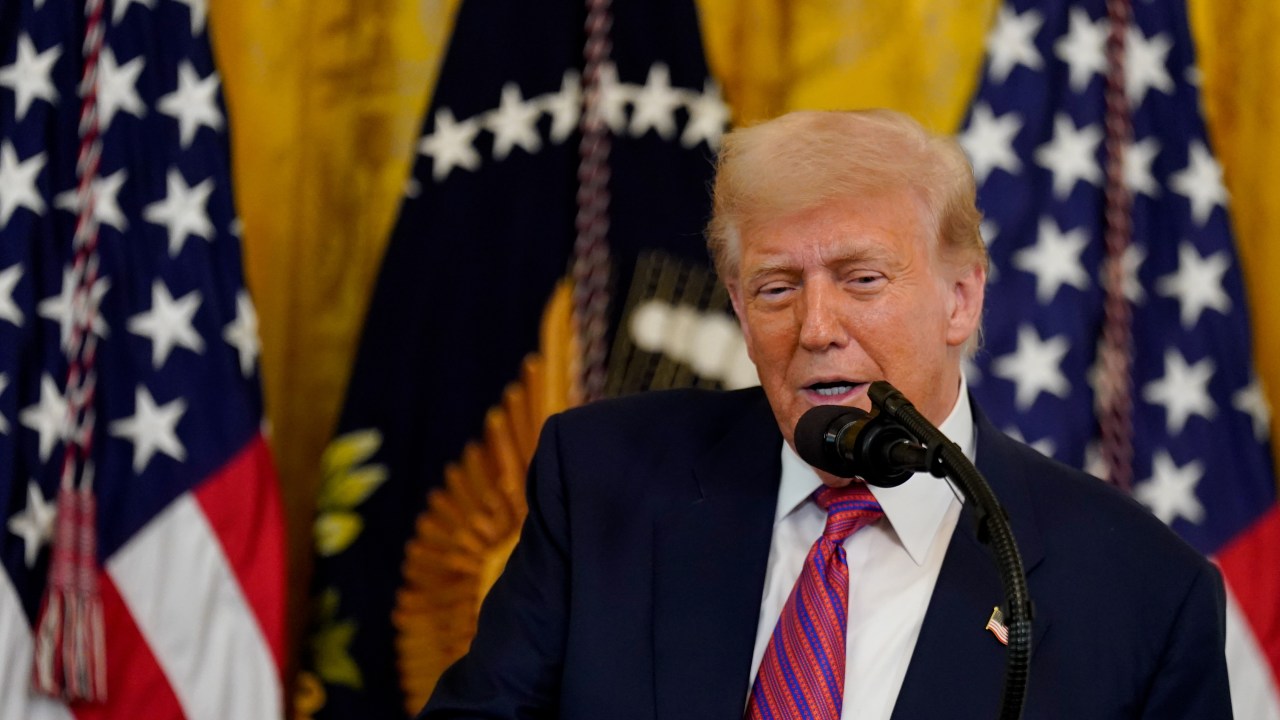 Senadores democratas acusam Trump de abuso de poder por tarifas ao Brasil