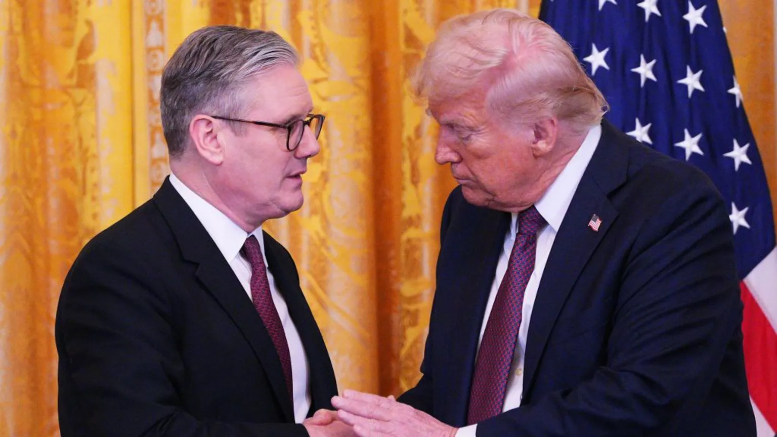 Starmer e Trump debatem situação em Gaza durante encontro na Escócia
