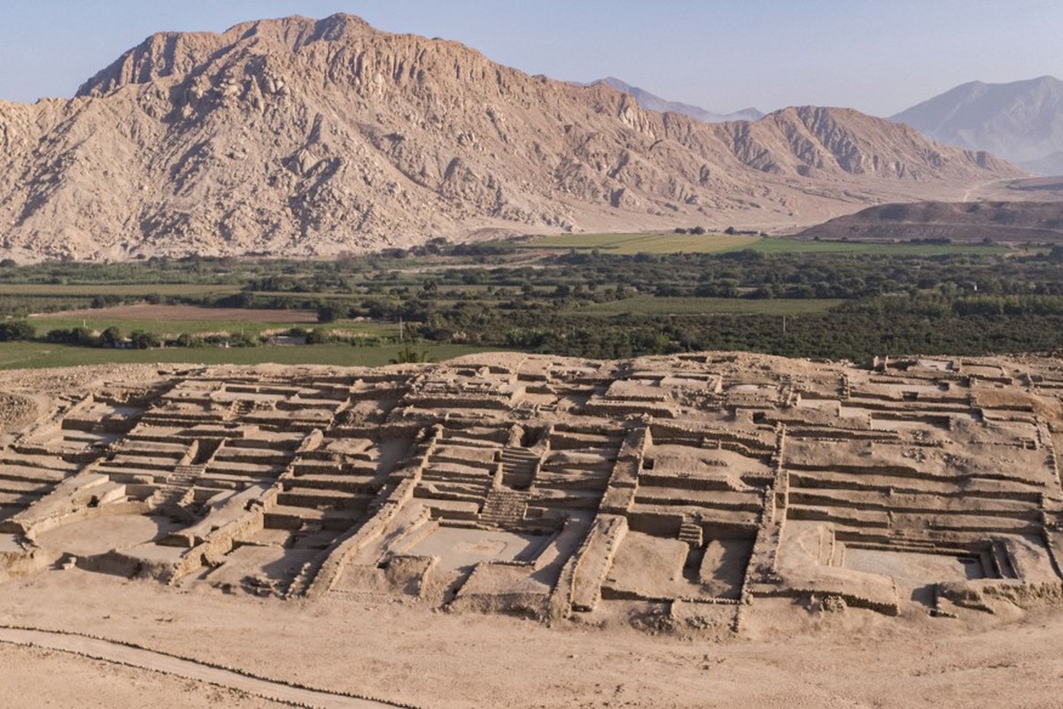 Cidadela peruana de 3,8 mil anos é aberta ao turismo e revela história antiga