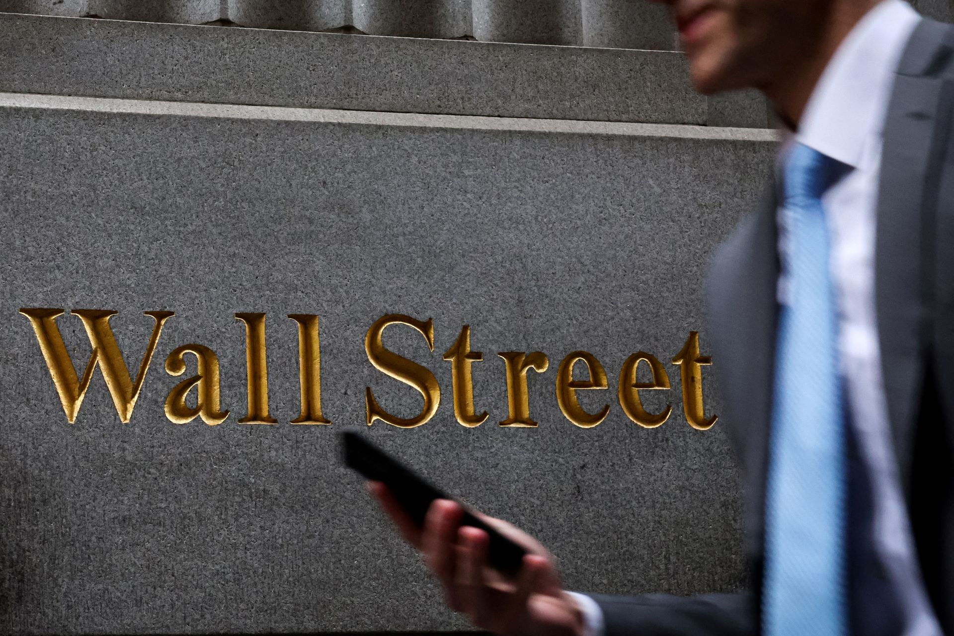 Dow Jones Futuro avança com expectativa sobre decisões do Fed e tensões no Oriente Médio