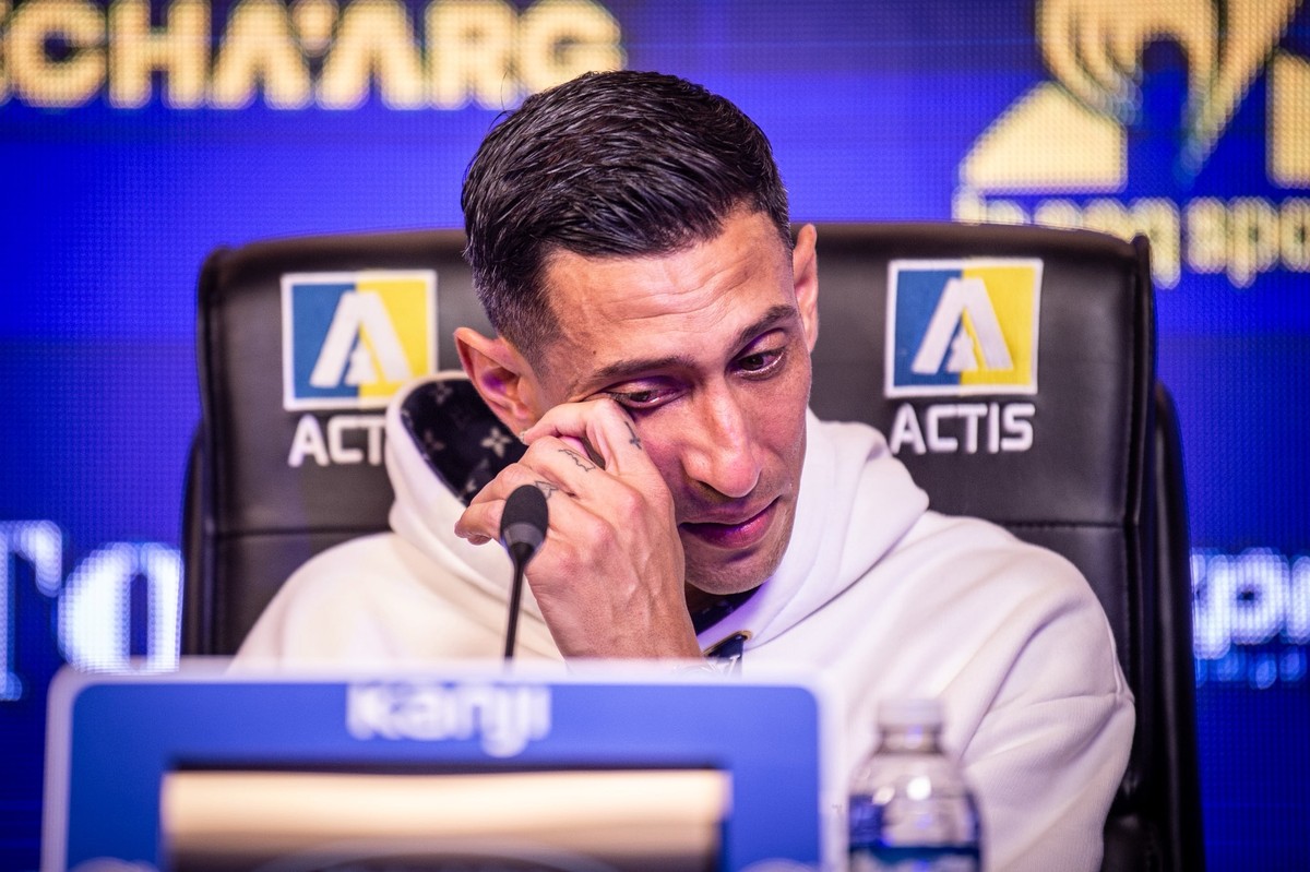 Di María se emociona e faz primeiro treino com bola no Rosario Central