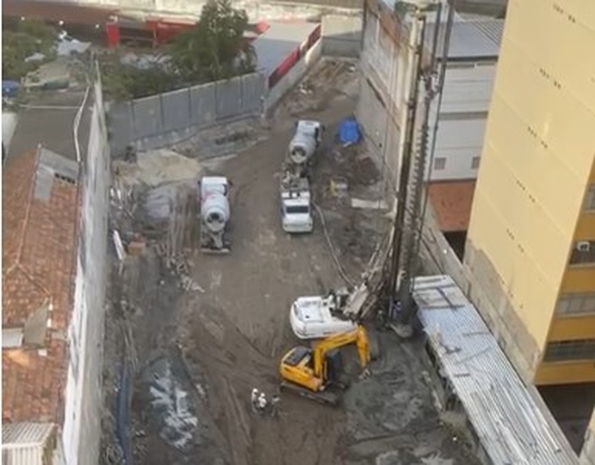 Moradores do Catete protestam contra barulho e poeira de obra de condomínio
