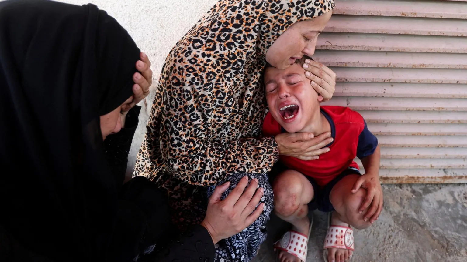 Crianças em fila por suplementos são mortas em ataque israelense em Gaza