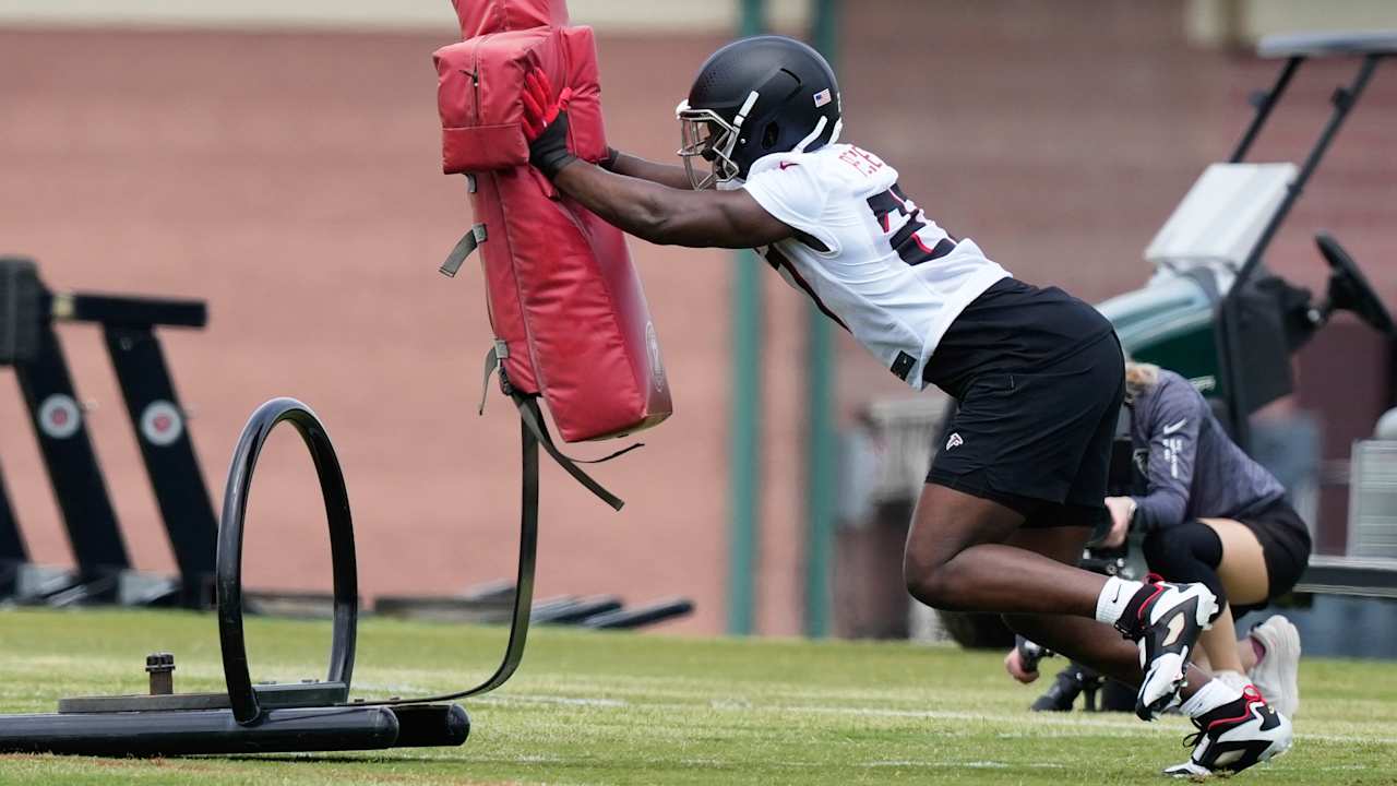 Jogadores do Falcons se envolvem em brigas após jogadas agressivas em treino