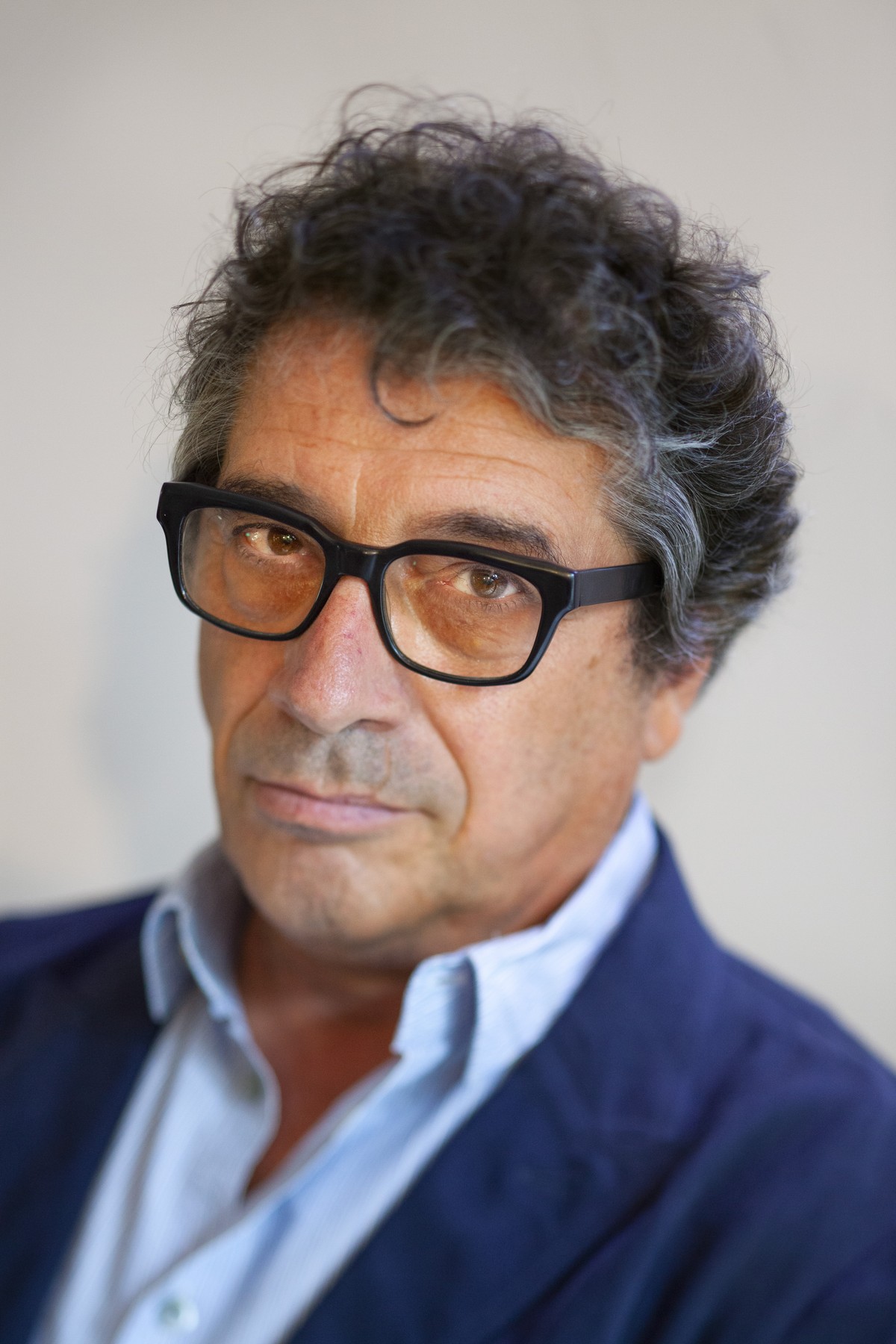 'Família é descrita como zona de guerra por autor Sandro Veronesi na Flip'