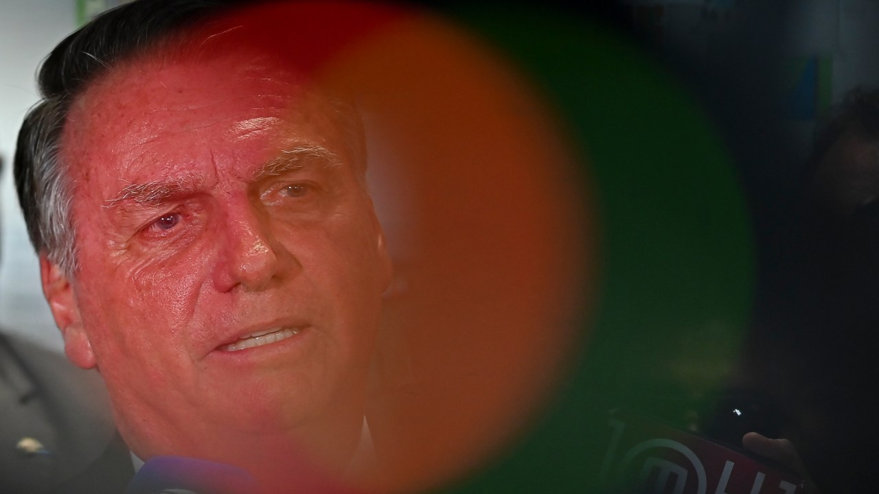 Entorno de Bolsonaro planeja futuro com ex-presidente preso em 2026