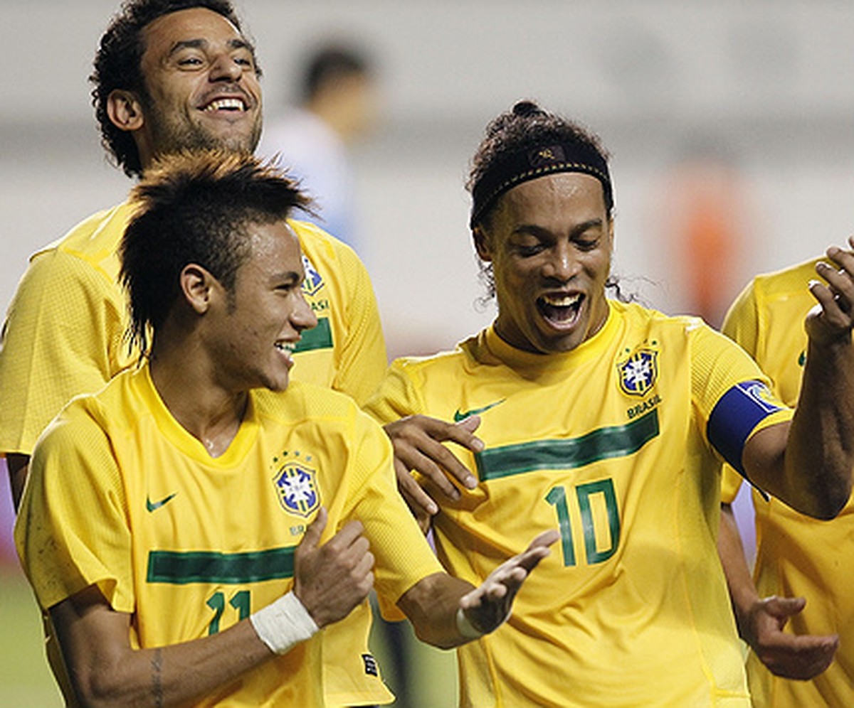Ronaldinho Gaúcho elogia Neymar e Messi em entrevista ao L'Équipe e destaca Dembélé