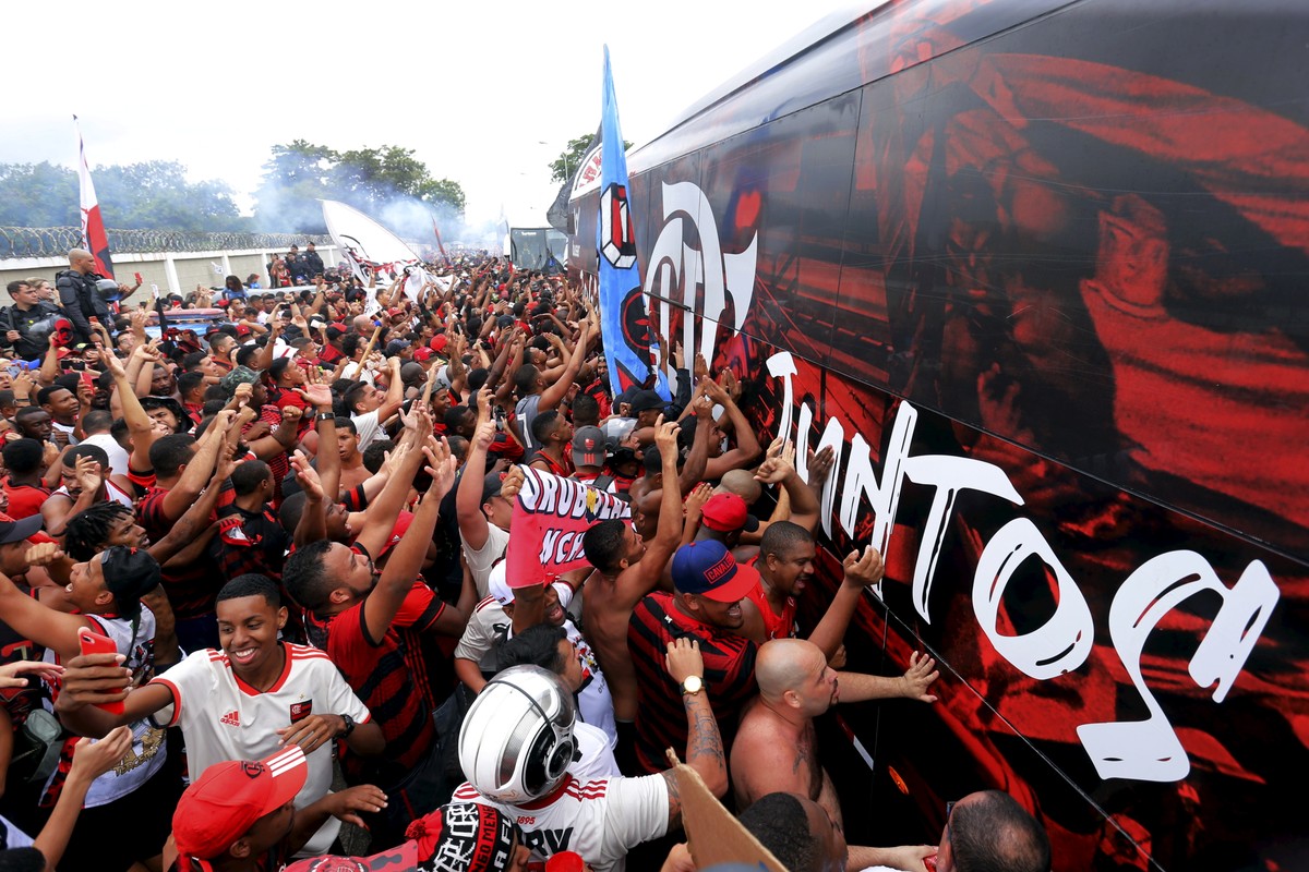 Flamengo embarca para a Copa do Mundo de Clubes com nova linha de roupas e 75 pessoas