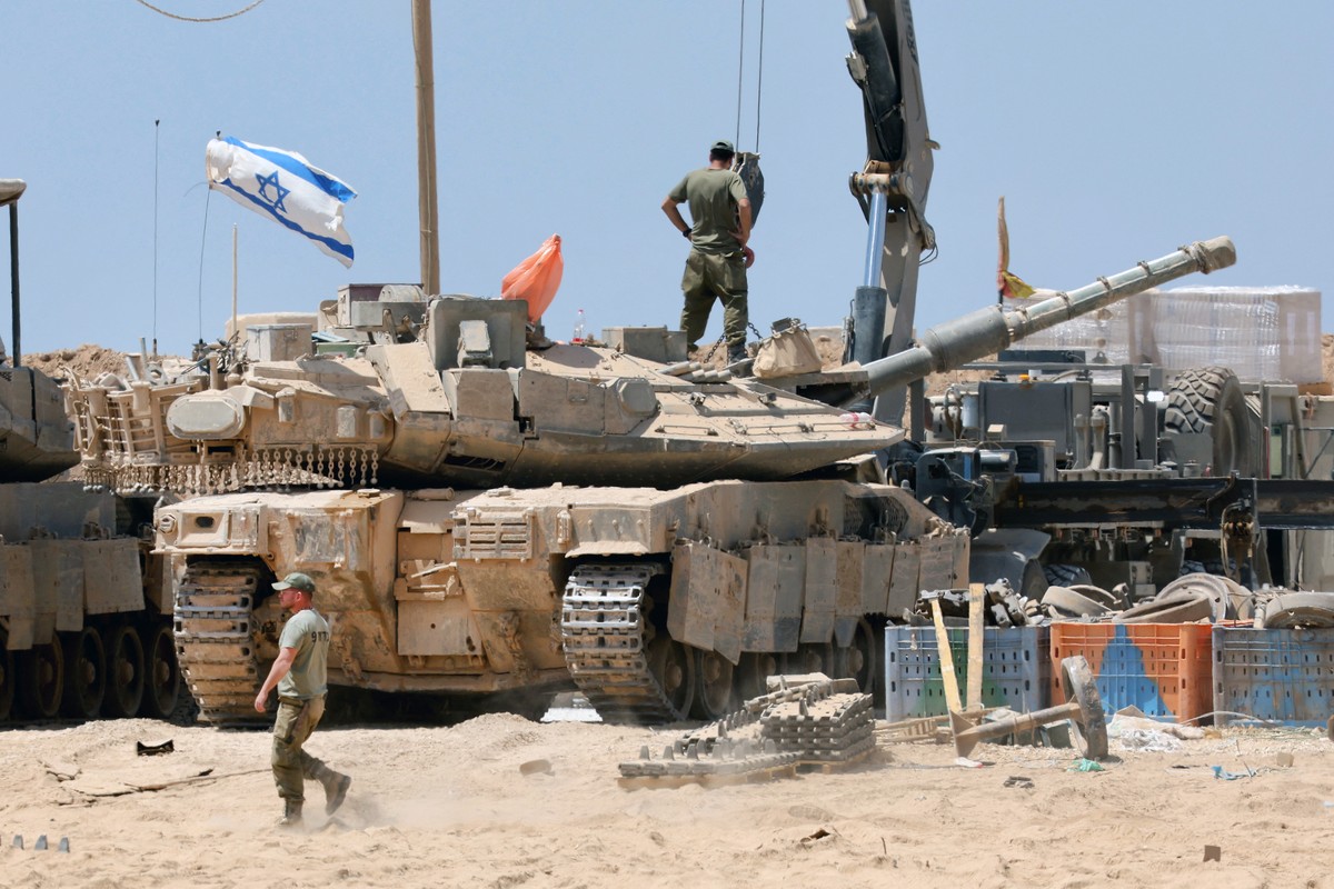 Israel mantém guerra sem trégua até libertação de reféns e Trump se reúne com famílias