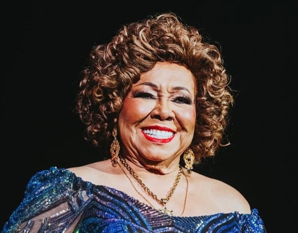 Alcione desmente rumores sobre internação e esclarece sua saúde