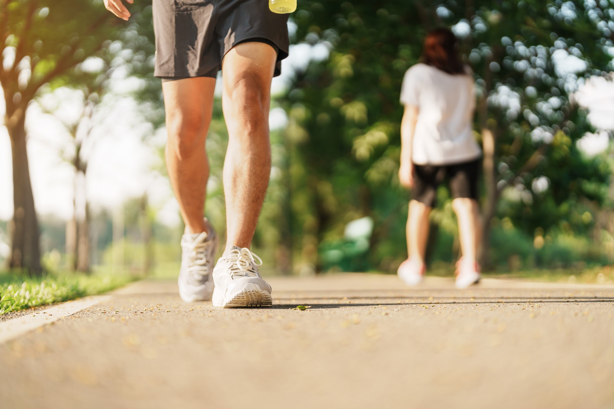 Alternar corrida e caminhada melhora desempenho em treinos para iniciantes e avançados
