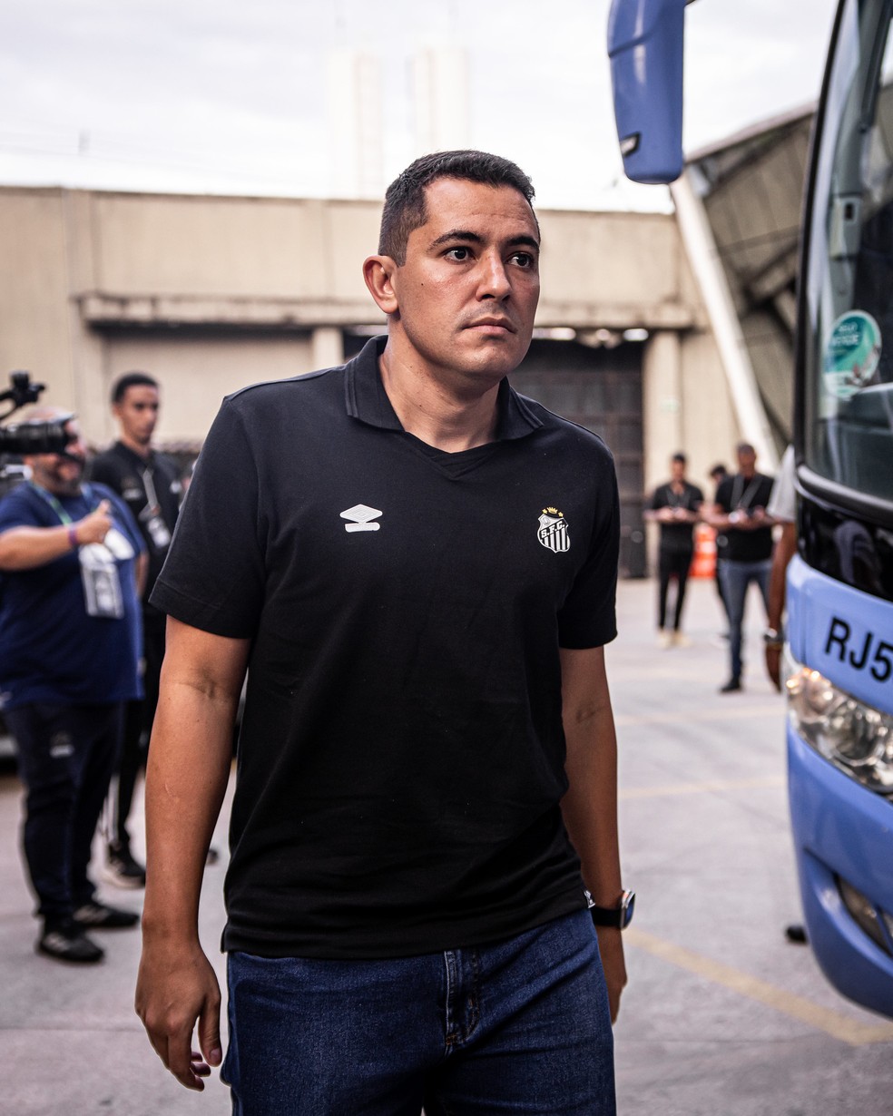 CEO do Santos, Pedro Martins, em dia de jogo contra o Vasco, no estádio São Januário, pelo Campeonato Brasileiro (Foto: Raul Baretta/Santos FC)