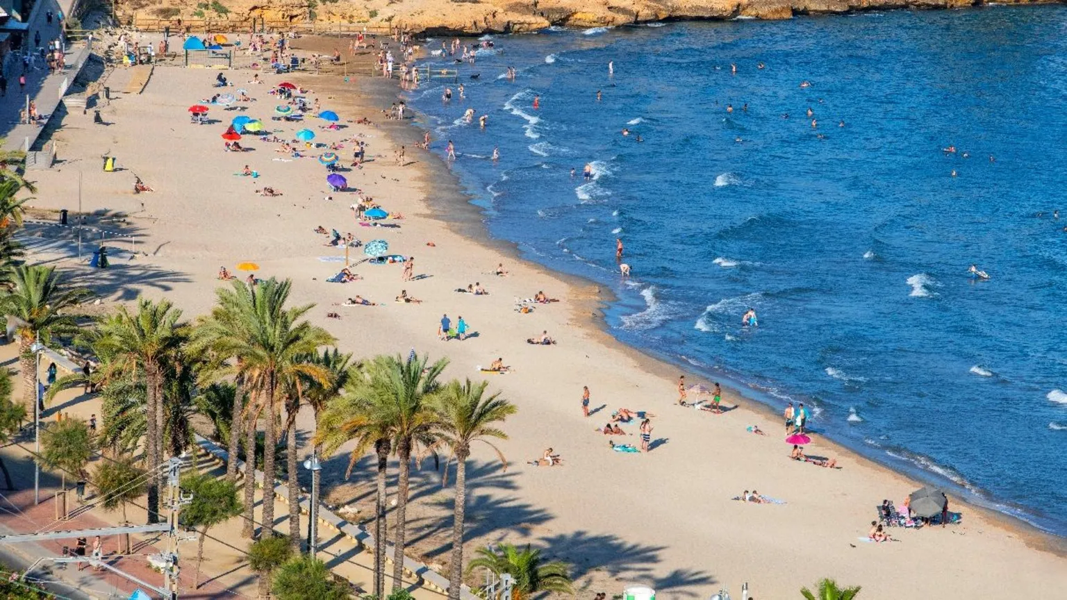 Irmãos britânicos se afogam em praia na Espanha durante férias de verão