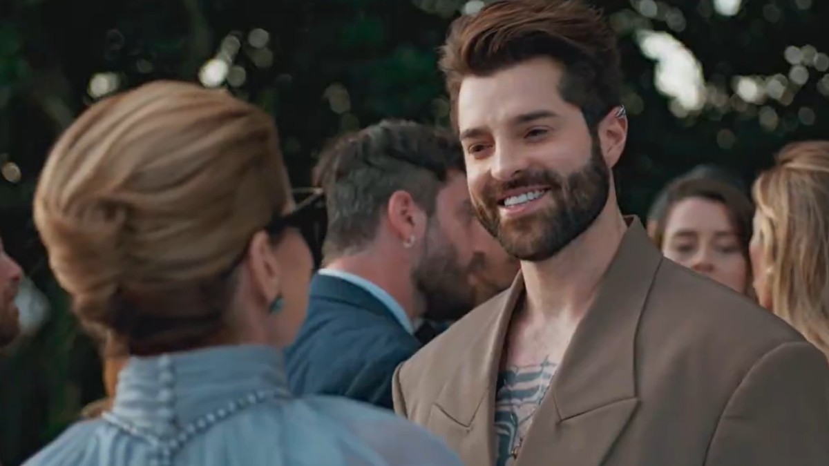 Alok se defende após flerte com Odete e revela que Romana assiste à novela