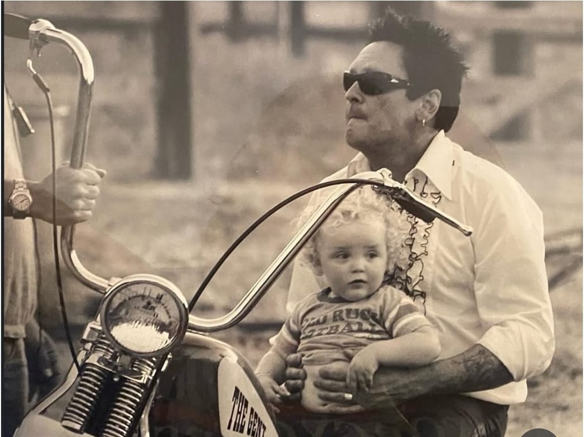 Filho de Michael Madsen presta homenagem ao pai: 'meu herói era meu pai'