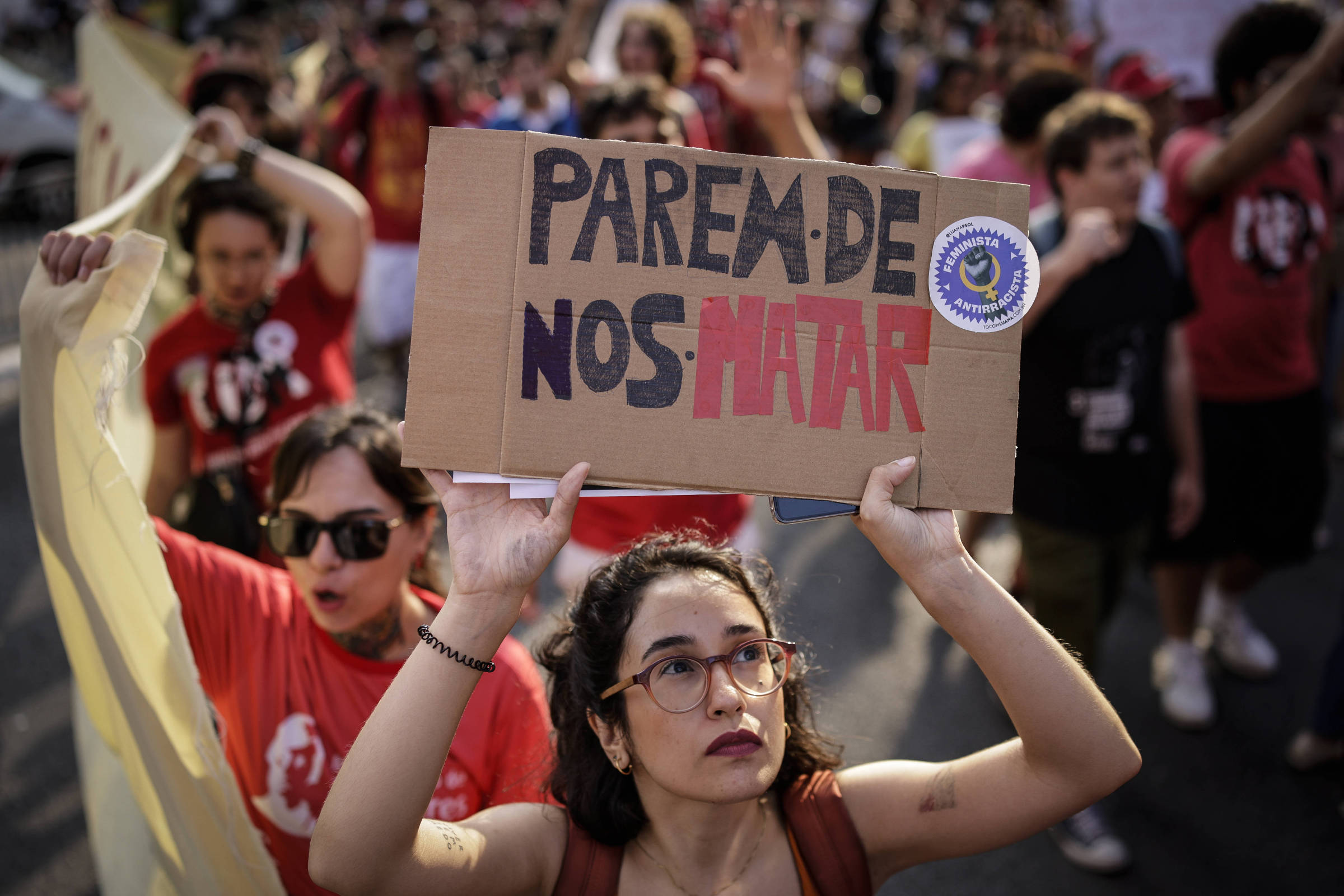 Aumento de mortes de mulheres no Brasil gera debate entre leitores e especialistas
