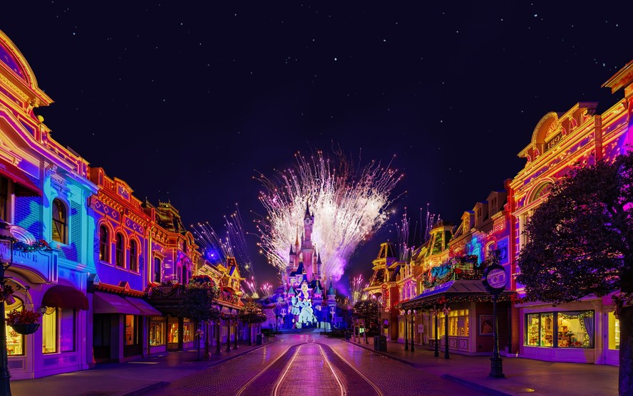 Paris encanta visitantes com sua própria versão da Disney, atraindo milhões de turistas