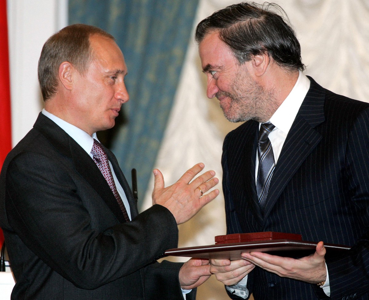 Itália provoca controvérsia ao convidar maestro russo próximo a Putin para festival
