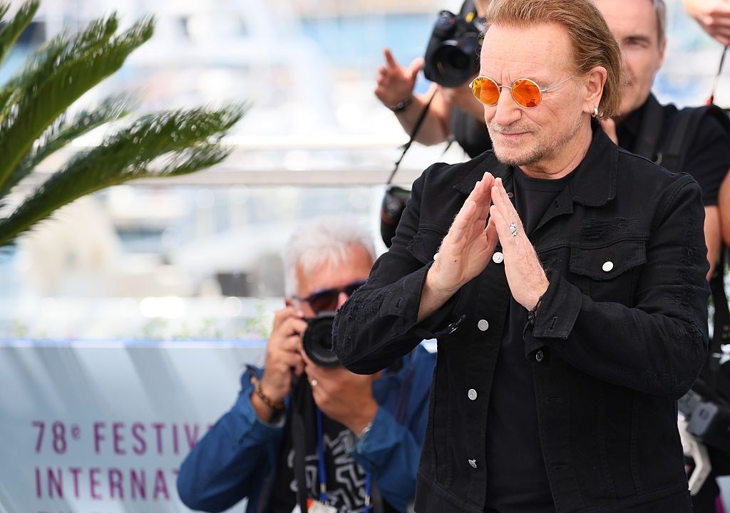 Bono clama pelo fim da guerra em Gaza e pede paz para a humanidade