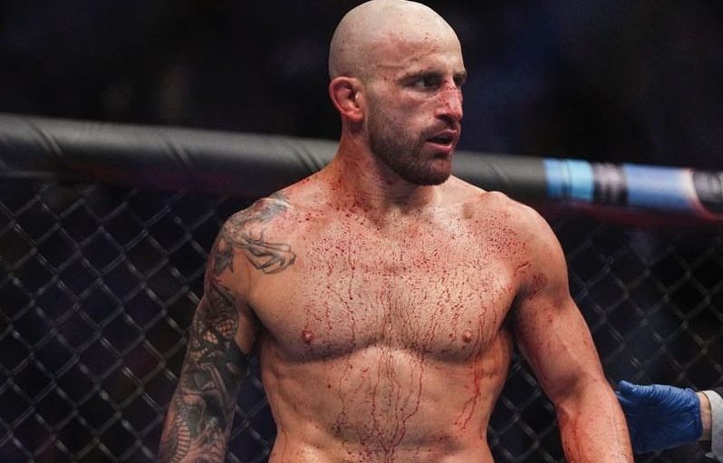Alexander Volkanovski é o ex-campeão dos penas do UFC. (Foto: Reprodução/Instagram @alexvolkanovski)