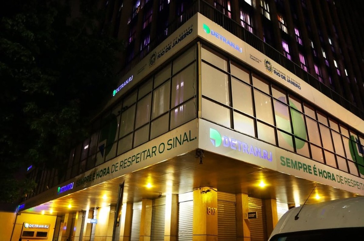 Detran RJ ilumina pontos turísticos em amarelo para iniciar campanha de segurança no trânsito
