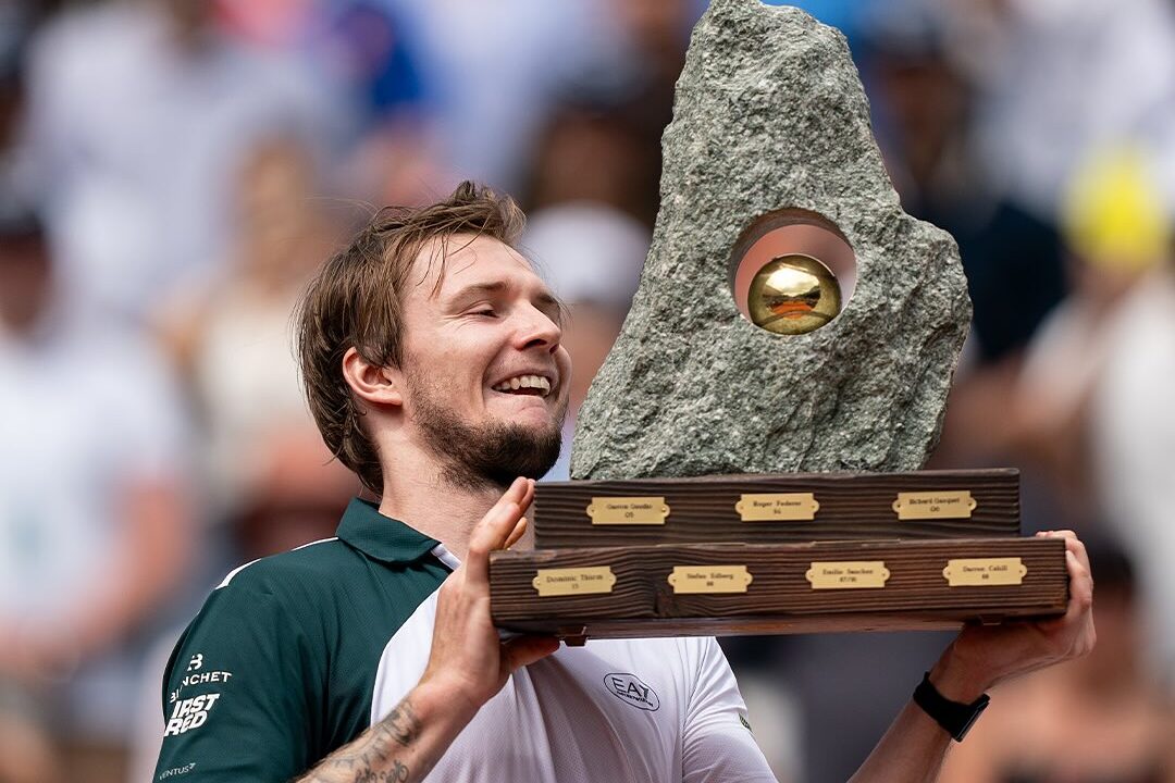 Shapovalov e Bublik conquistam títulos e retornam ao top 30 do ranking mundial