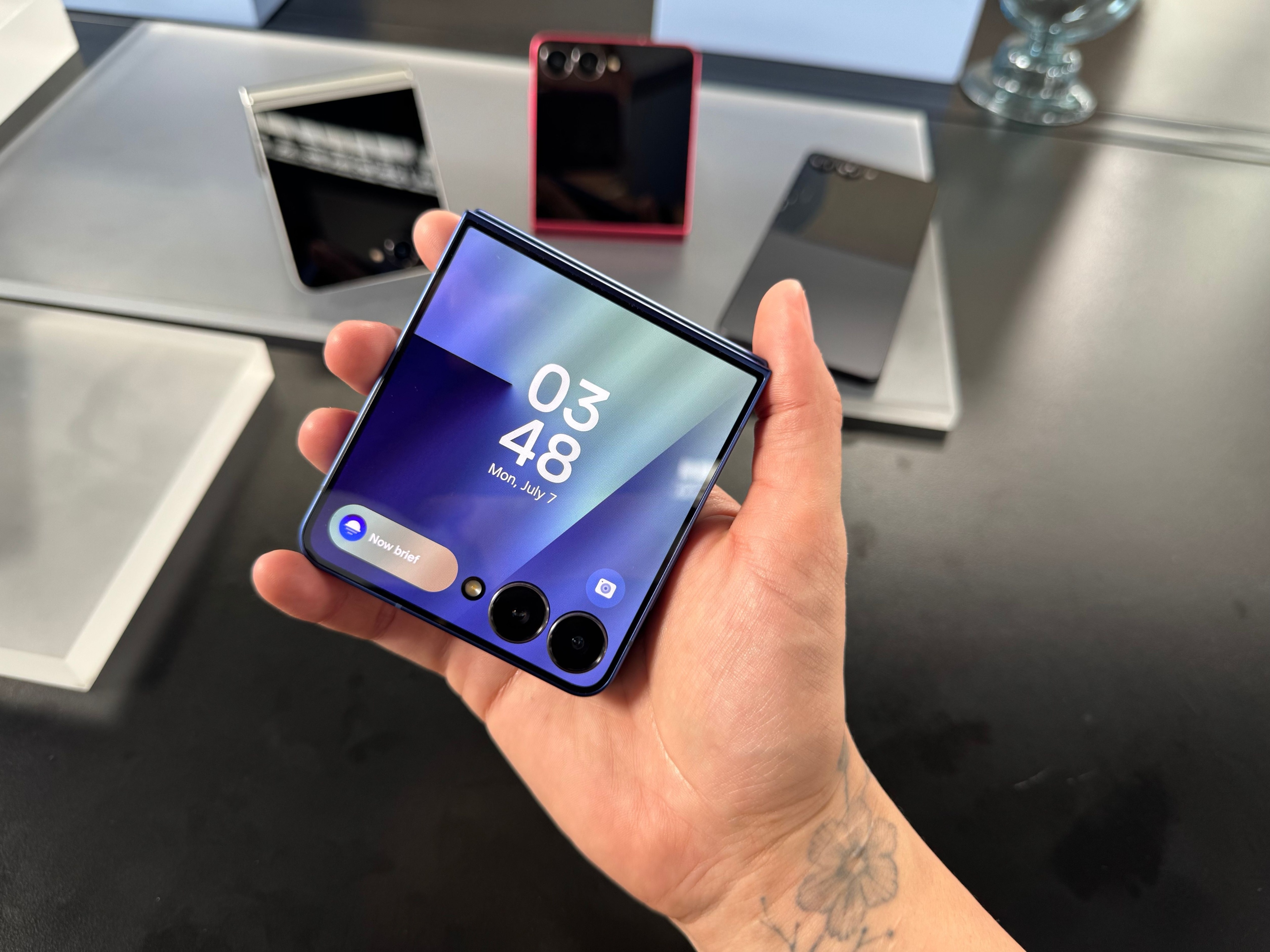 Samsung lança novos dobráveis e smartwatches no Brasil com preços competitivos