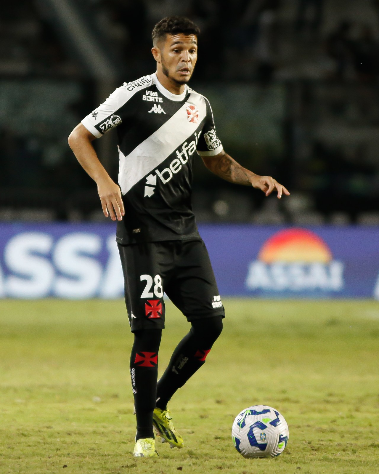 Adson do Vasco sofre fratura reincidente na tíbia e preocupa torcida