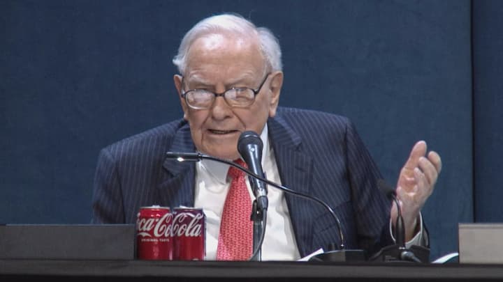 Berkshire Hathaway apresenta desempenho abaixo do S&P 500 após saída de Buffett