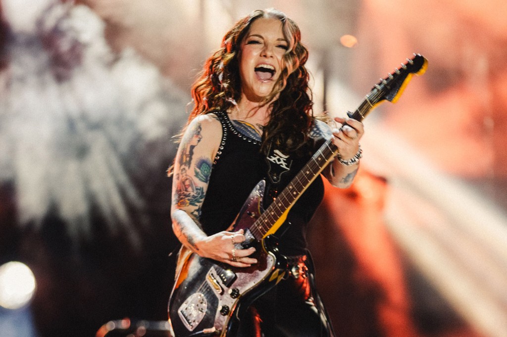 Ashley McBryde inaugura bar no famoso espaço de Eric Church em Nashville