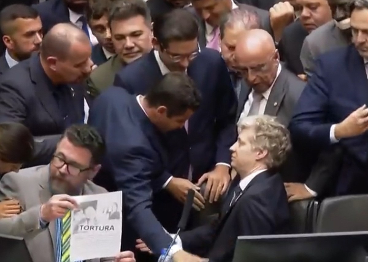 Deputado explica resistência em deixar cadeira de Hugo Motta na Câmara