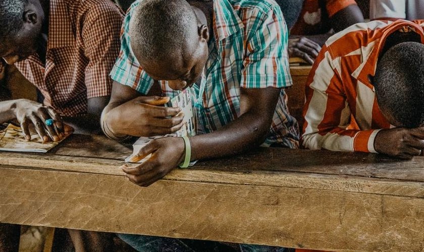 Atentado durante culto na Nigéria deixa pastor e fiéis mortos a tiros