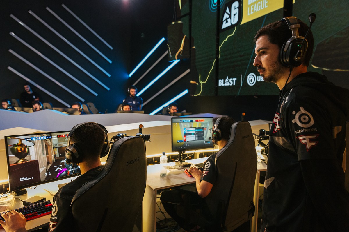 Jogadores durante torneio de eSports para Rainbow Six Siege (Foto: Divulgação/Ubisoft)