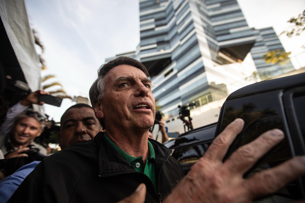 Aliados criticam operação e afirmam que Bolsonaro é tratado como 'criminoso'