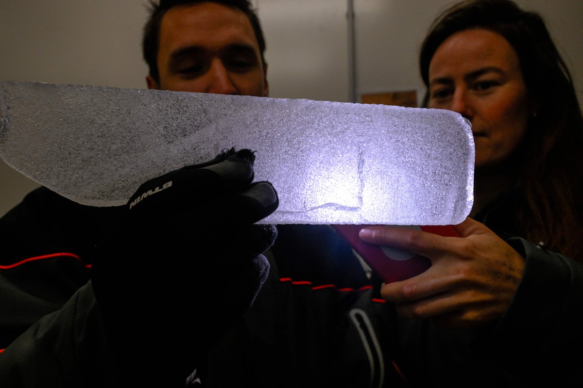 Cientistas transportam gelo de 1,2 milhão de anos da Antártica para estudar clima