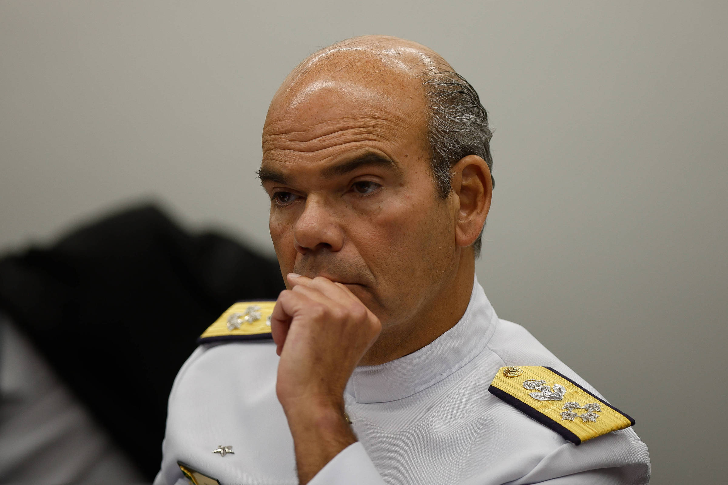 O almirante Marcos Sampaio Olsen foi escolhido pelo ministro da Defesa, José Mucio Monteiro, para o comando da Marinha no início de 2023. (Foto: Pedro Ladeira - 17.mai.23/Folhapress)