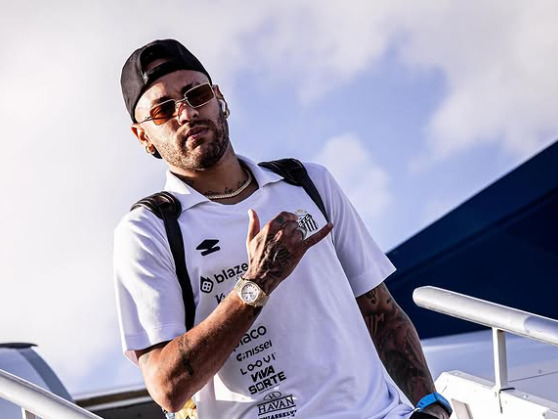 Neymar se pronuncia após jogo usando máscaras de Bruna Marquezine
