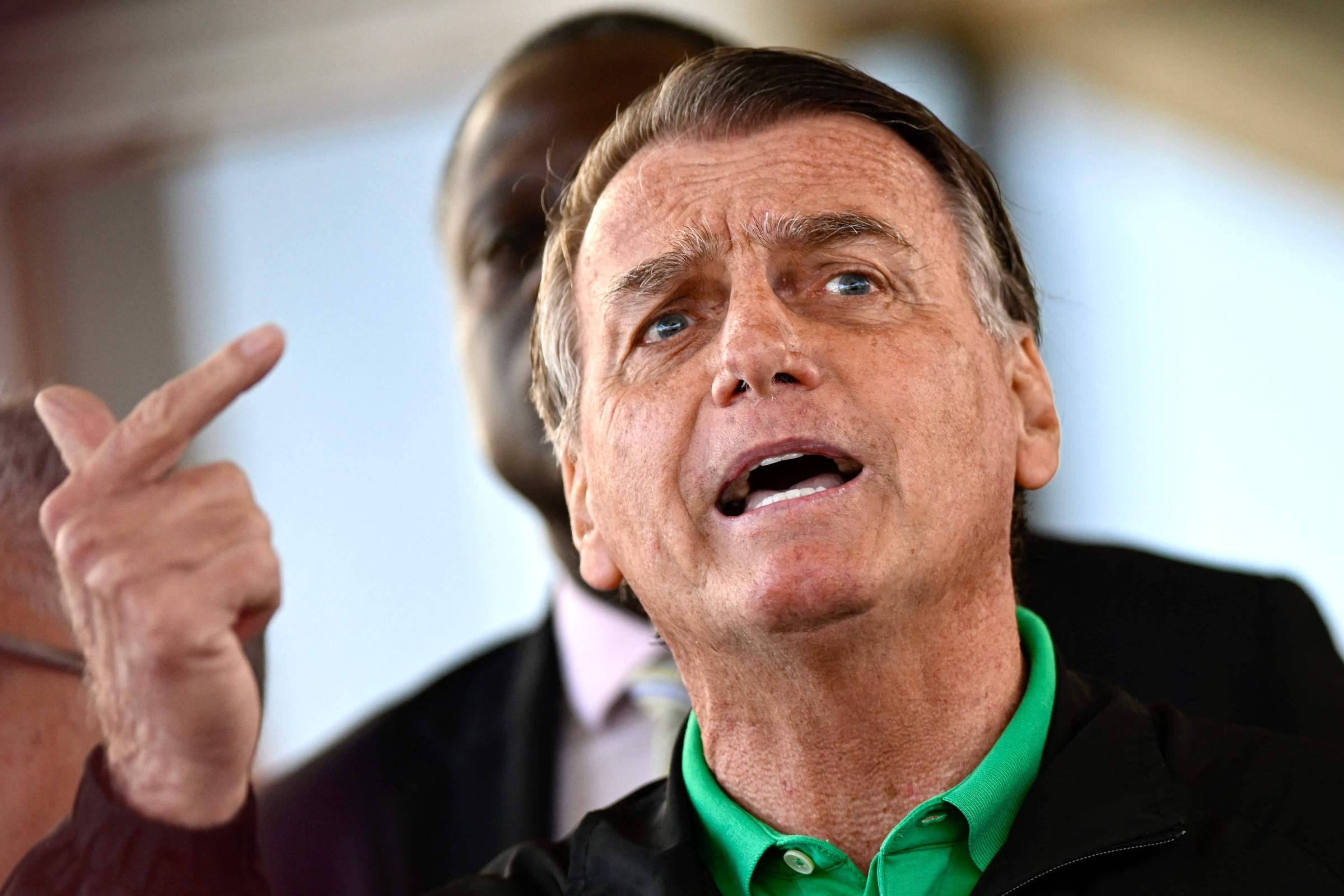 Bolsonaro provoca polêmica ao defender sua liberdade de expressão na sociedade brasileira